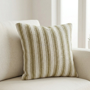 Funda de cojín tejida a mano de 20 × 20 pulgadas, color marrón óxido, con franjas verticales llamativas y texturizadas, estilo bohemio para decoración. - Product Image 4