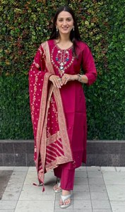 Precio al por mayor: Conjunto de Salwar Kameez de seda romana premium con trabajo manual, colores brillantes, aspecto magnífico, festivo y especial, con dupatta. - Product Image 5
