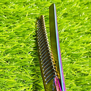 กรรไกรซอยผมสเตนเลสสตีลเคลือบหลายชั้นแบบมืออาชีพ ใบมีดโค้งแม่นยำสำหรับการจัดแต่งทรงและผสมผสาน - Product Image 6