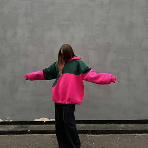 Sweat-shirt à capuche court personnalisé avec impression et empiècements pour femme, sweat-shirt de haute qualité, sweat-shirt personnalisé, sweat-shirt à blocs de couleur - Product Image 3