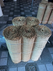 Rouleau de cannage hexagonal naturel tissé à la main en rotin pour la décoration intérieure et la fabrication de meubles - Product Image 5