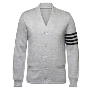 Suéter Varsity Personalizado Premium - De Alta Calidad, Elegante y Perfecto para Atuendos Casuales y Moda Atemporal - Product Image 4