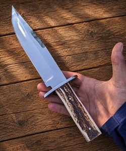 Cuchillo de Caza OEM Hecho a Mano de Acero Inoxidable con Hoja de Punta Clip, Borde Dentado y Mango de Cuerno de Ciervo, Grado Industrial para Supervivencia al Aire Libre - Product Image 4