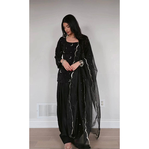 Traje Farshi de Seda Crepé Natural, Estilo Clásico, Elegante y Tradicional, Hecho en India, en Venta - Product Image 1