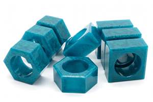 Ensemble de Ronds de Serviette Géométriques Modernes en Résine Écologique avec Motifs Hexagonaux et Carrés Teal, Largeur 4,5 cm, Décoration de Table - Product Image 3