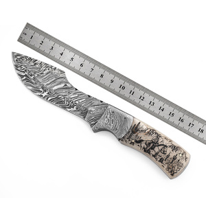 Cuchillo de caza hecho a mano de acero de Damasco Desert Rider con mango grabado a láser, hoja de espiga completa, punta de clip, 19 cm, funda de cuero de vaca original - Product Image 2