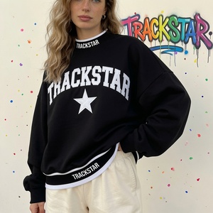 Sudadera Oversize de Cuello Alto para Mujer, Negra Sólida con Gráfico Trackstar, Casual, Manga Larga, Invierno, Estilo Urbano - Product Image 1