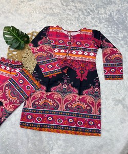 ชุดเซ็ตพิมพ์ลายดิจิตอลผ้าเรยอนทันสมัย สำหรับใส่ทุกวัน ราคาขายส่ง เสื้อผ้าสไตล์ชาติพันธุ์ สีดำและสีแดง - Product Image 2