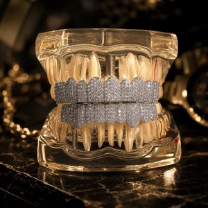 Grillz Dental Personalizado de Plata 925 Certificada con Baño de Oro de 14K, Microincrustaciones de Moissanita de Corte Brillante, Unisex, para Fiesta Hip Hop - Product Image 4