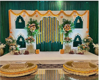 Chaises élégantes en forme de lotus blanc avec repose-pieds dorés pour la célébration du Pithi de mariage sud-indien, décoration de mariage, plastique, USA
