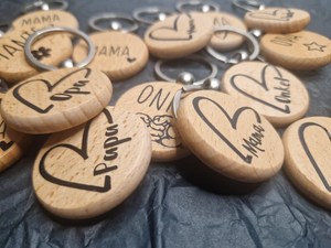 Porte-clés en bois personnalisé - Cadeau de Pâques - Cadeau fête des Mères - Cadeau fête des Pères - geste attentionné - Product Image 5