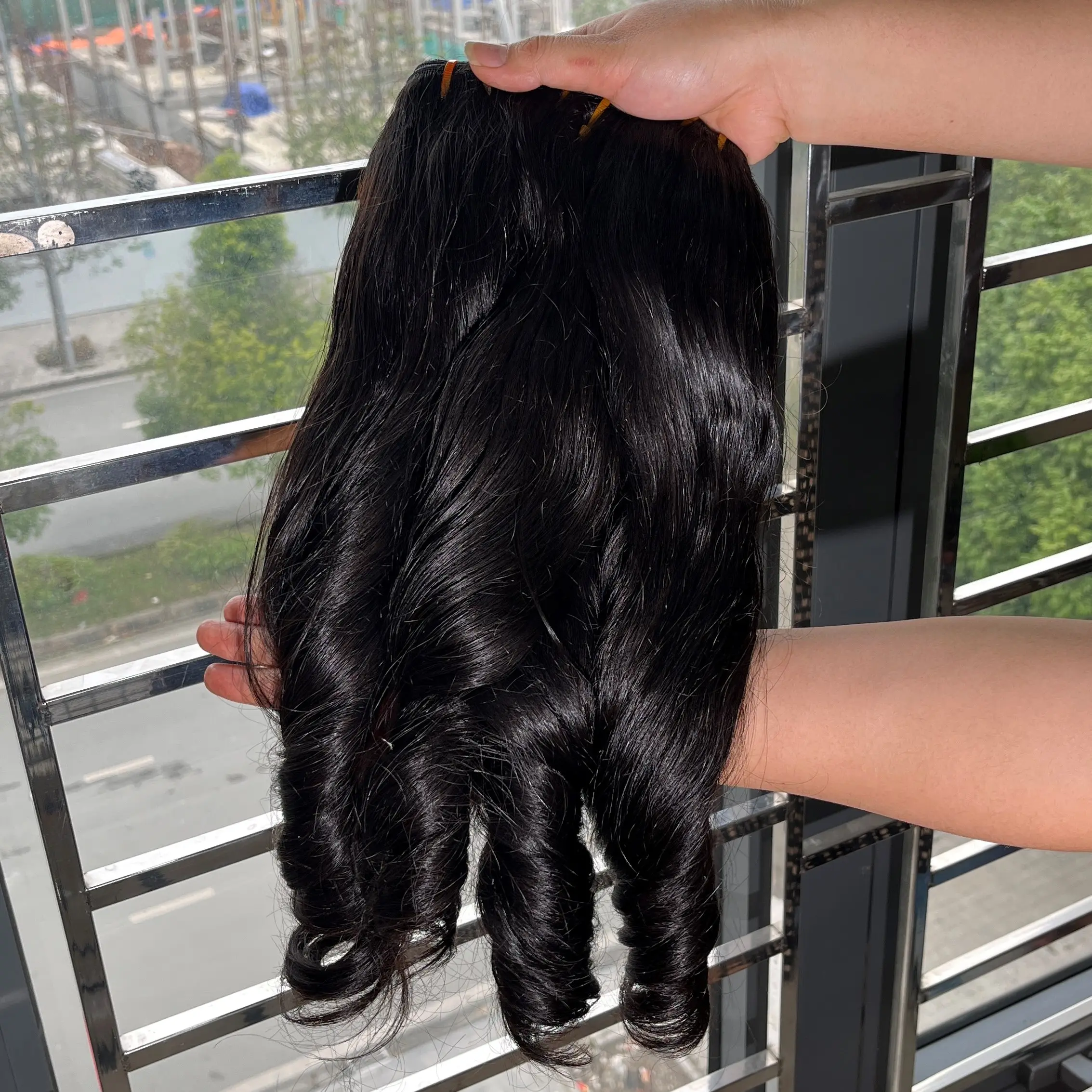 Fournisseurs de gros Funmi magic wavy perruques de cheveux bruts vietnamiens 100% extensions de cheveux humains naturels