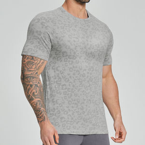 เสื้อยืดออกกำลังกายวิ่งสำหรับผู้ชาย ผ้าโพลีเอสเตอร์ 100% ลายพิมพ์แบบซับลิเมชั่น เสื้อโยคะ เสื้อยืดวิ่งไร้ตะเข็บ - Product Image 4