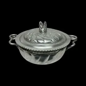 Casserole classique en acier inoxydable robuste |   Durable et antiadhésif avec une finition élégante - Product Image 1