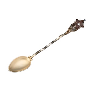 Cuillère en laiton doré artisanale de qualité supérieure avec motif floral artistique sur la poignée pour la décoration de table de luxe - Product Image 5