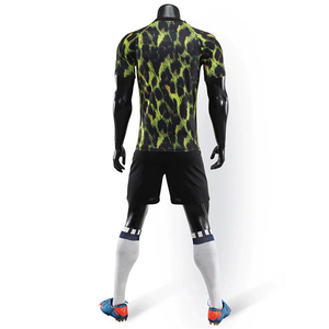 Uniforme de Fútbol Personalizado de Alta Calidad ODM OEM para Hombre, Conjunto de Uniforme con Logotipo Frontal Personalizado, 100% Poliéster, Secado Rápido y Transpirable - Product Image 5