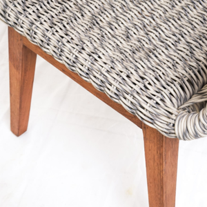 Chaise en rotin tressé Siera au design minimaliste moderne, chaises d'extérieur en teck et en osier avec coussins et structure robuste - Product Image 6