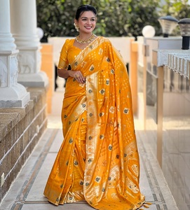 Sari Tradicional Étnico Indio con Tejido Meenakari para Bodas, Hecho con Materiales Reciclados, para Todas las Temporadas - Product Image 1