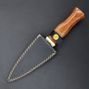 Couteaux de chasse conçus avec une lame droite et des embouts de poignée solides pour une robustesse accrue lors des préparations et travaux en extérieur. - Product Image 3