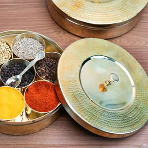 Caja de Especias Masala Dani Tradicional Hecha a Mano de Latón, Contenedor Decorativo para Almacenamiento de Especias de Cocina India - Product Image 5