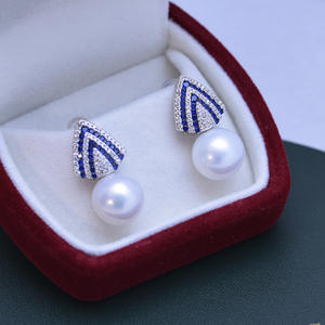 Boucles d'oreilles pendantes rondes blanches en argent 925 de 11-12 mm pour femmes, version coréenne, avec une forte brillance et des imperfections subtiles - Product Image 2