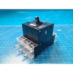 Protecteur de circuit 3 pôles Fuji CP33E/5, utilisé comme pièce détachée pour équipement semi-conducteur d'époque - Product Image 5