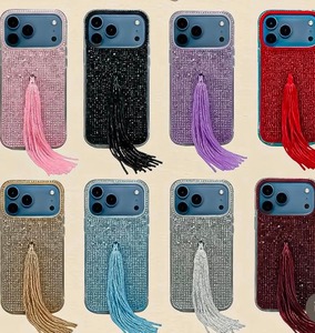Étui de téléphone en coton brodé de luxe fait à la main avec un motif de cœur rouge et une lettre I dorée - Product Image 4