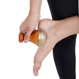 Masseur corporel traditionnel en bronze Kansa avec manche en bois naturel, outil de réflexologie plantaire Padabhyanga pour la détoxification et le spa - Product Image 4