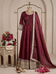 Salwar Kameez traditionnel pour femmes en soie marron avec broderie dorée, longueur au sol, tenue de mariage, style Inde Pakistan - Product Image 3