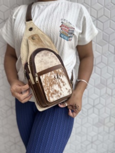 Bolso de Hombro de Cuero Vacuno con Pelo, Elegante y Moderno, Bolso de Viaje, Fácil de Llevar, Cinturón Portamonedas, Bolsos Multiusos - Product Image 1