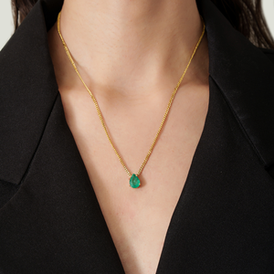 Collar con Colgante de Esmeralda Zambiana con Diseño Simple y Exclusivo, Cadena Cubana Miami con Incrustaciones de Piedras Preciosas, Oro Amarillo de 14K - Product Image 2