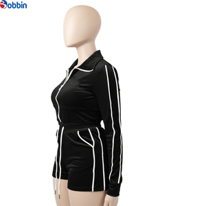 Conjunto Deportivo de 2 Piezas para Mujer, Estilo Hip Hop, Chaqueta Negra de Manga Larga con Cremallera y Pantalones Cortos con Franja Lateral, Tejido Transpirable de Poliéster - Product Image 4