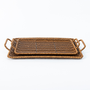 Ensemble de 2 plateaux en rotin tressé de couleur marron avec poignées - Product Image 1