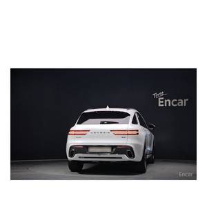 Genesis GV70 2.5T Gasolina AWD con Caja de Cambios Automática y Asientos de Cuero, Modelo Junio 2024, 4,530 km, Volante a la Izquierda, Cámara Trasera - Product Image 4