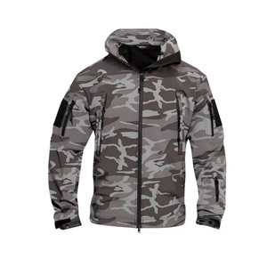 เสื้อแจ็คเก็ตผู้ชายแบบ Soft Shell Fleece Tactical คุณภาพสูง ผ้าแคนวาส 6 กระเป๋าซิป เสื้อโค้ทกันหนาวสำหรับฤดูหนาว มีบริการ OEM - Product Image 1