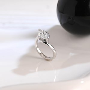 Bague Bypass en Argent 925 Plaqué Rhodium avec Moissanite Taille Marquise 2 carats à Queue Divisée, Cadeau de Mariage Raffiné pour Femme - Product Image 3