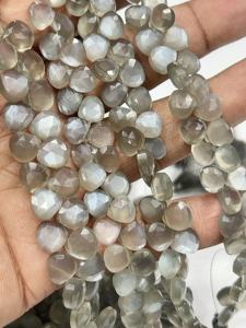 Perles Briolette en Pierre de Lune Grise Naturelle Facettée en Forme de Cœur, Taille 6-7mm environ. Fil de 8 pouces - Product Image 3