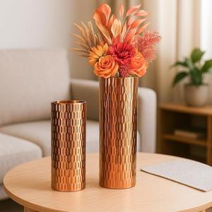 Vase de table en métal fait main, résistant à la rouille, pour décoration florale, décoration d'intérieur contemporaine et écologique pour espaces de bureau - Product Image 6