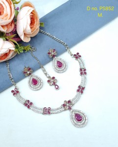 Ensemble de bijoux de fête en forme de goutte d'eau, plaqué or antique, avec boucles d'oreilles pendantes et pendentif floral en zircon cubique, collection de bijoux de fête - Product Image 4
