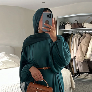 Conjunto de Dos Piezas de Abaya Musulmana Moderna y Elegante en Color Puro, Diseño ODM Turco, Largo hasta el Suelo, Ecológico, Transpirable, 100% Algodón - Product Image 2