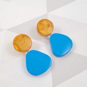 Boucles d'oreilles en résine élégantes, finition brillante, design moderne, structure durable, fournitures de perlage de luxe, conçues par des artisans expérimentés - Product Image 4