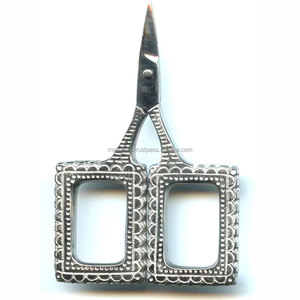 Ciseaux à dentelle noirs Kelmscott Designs 2,5 pouces - Product Image 3