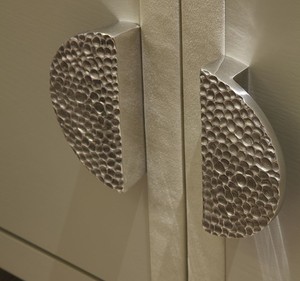 Traditional Round Zinc Alloy Cabinet Handle with Textured Surface Multi-Function Easy Installation for <b>Wardrobe</b> Cabinet <b>Hardware</b> - Product Image 2