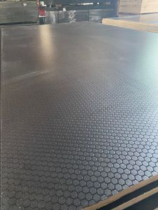 Tableros de Contrachapado Hexa de 18mm con Núcleo 100% de Madera Dura, Recubiertos con Película Antideslizante, para Encofrados de Construcción, con Pegamento WBP, Diseño Moderno, E0 Formaldehído - Product Image 2