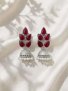 Boucles d'oreilles Jhumka tendance en laiton oxydé Monalisa, pierres artificielles, perles blanches, magnifique motif floral pour femmes, tendance ethnique - Product Image 1