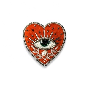 Broche de luxe personnalisée faite à la main en fil de cuivre plaqué or, broderie perlée, motif cœur et couronne pour enfants, idéale pour mariage et fête - Product Image 5