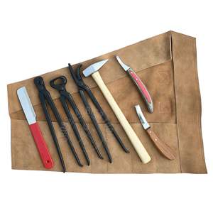 Juego de herramientas de herrador para herramental en estuche con ruedas: Martillo para pezuñas, Cortaúñas de pezuñas, Herramienta para clavos de pezuñas, Extractor de clavos, Lazo para abscesos y Cuchillo - Product Image 1