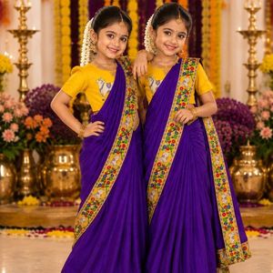 Sari elegante listo para usar con estampado Kalamkari en tela Chinnon y blusa de seda Dola completamente cosida para niños, fabricado por Royal Export. - Product Image 1