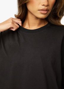 Camiseta unisex de nuevo estilo, 100% algodón peinado, 180-200 g/m², oversize, estilo streetwear, hombros caídos, lisa, para mujer. - Product Image 3