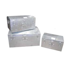 Contenedores de acero vintage, caja de almacenamiento rectangular de metal con tapa abatible, estilo industrial, apilable, para artículos diversos. - Product Image 1